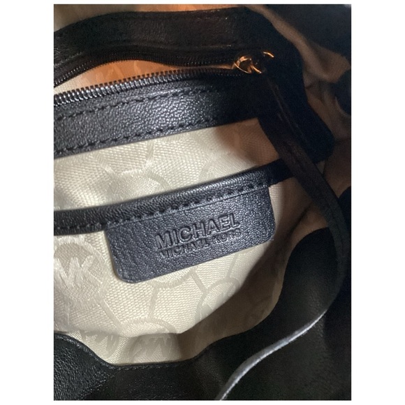 Michael Kors Black Shoulder Bag with Gold Chain and Polka Dot Bow - Picture 11 of 16